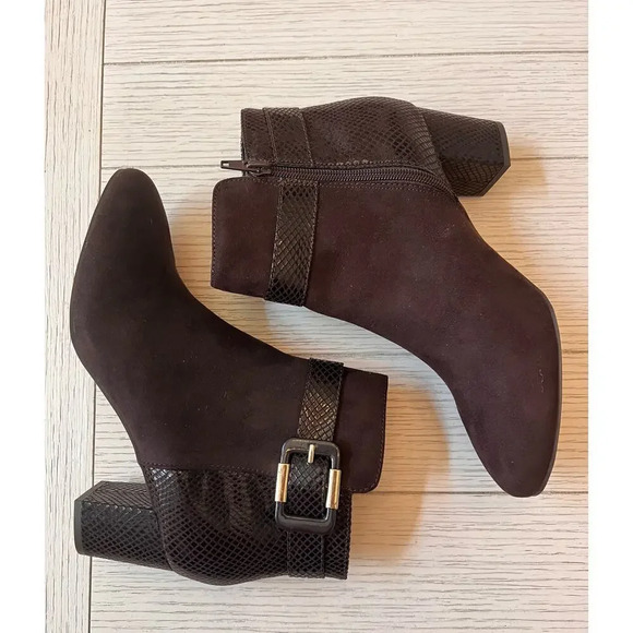 Karen Scott brown fabric suede upper w/ snake print ankle boots w/ gold accent 9 - Picture 3 of 8